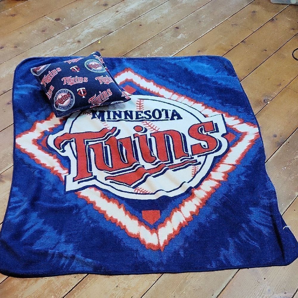 Minnesota Twins Throw Blanket And Pillow